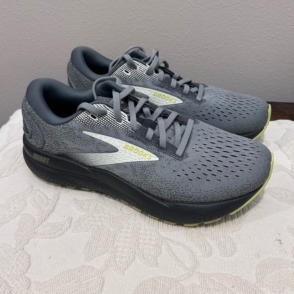Brooks Ghost 16 Men’s 7.5 EU 40.5 Charcoal and Lime Athletic Shoes, EXCELLENT - Picture 2 of 14